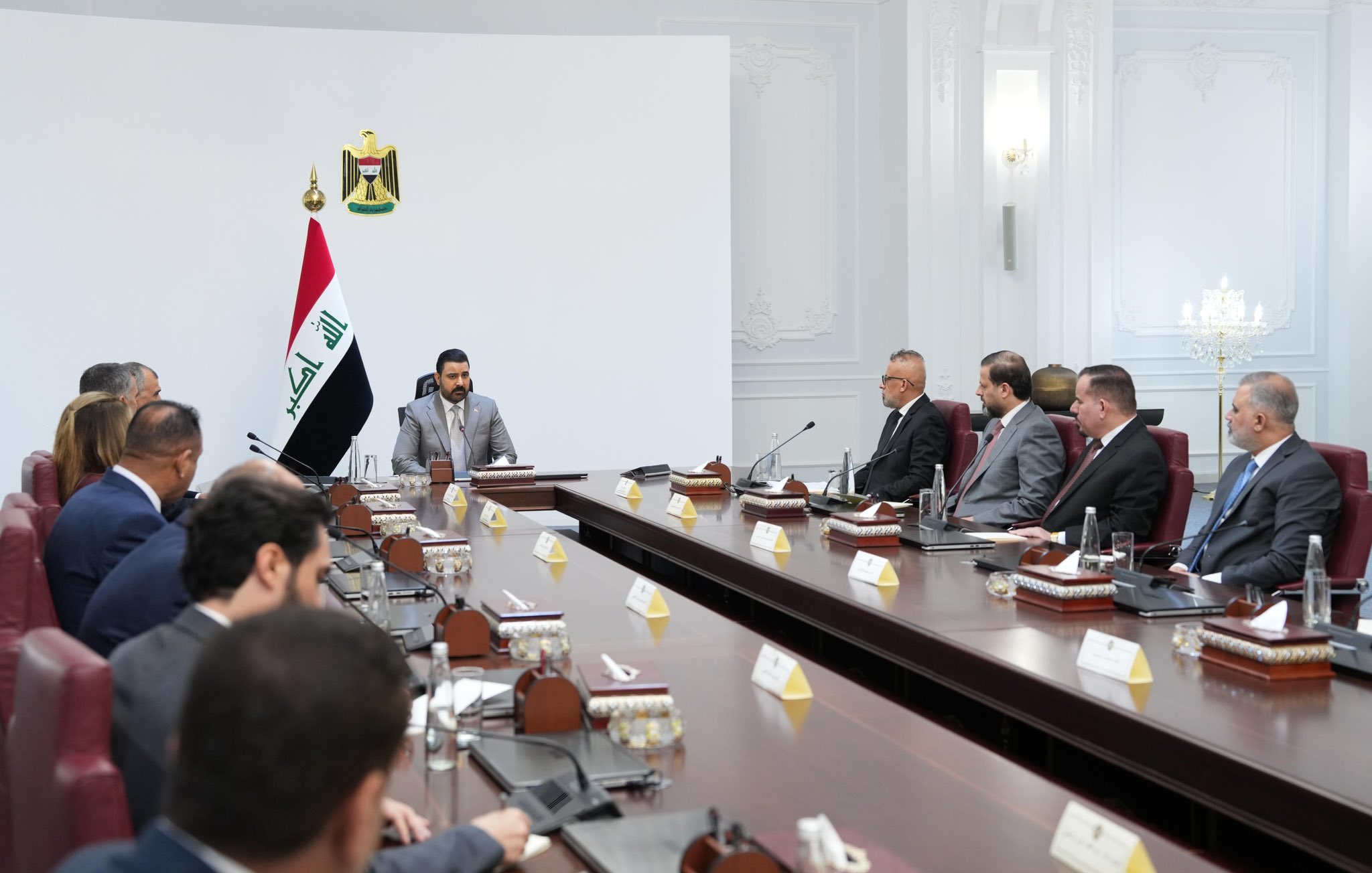 PM Al-Zaidi Discusses Fiscal Reforms With Finance Committee