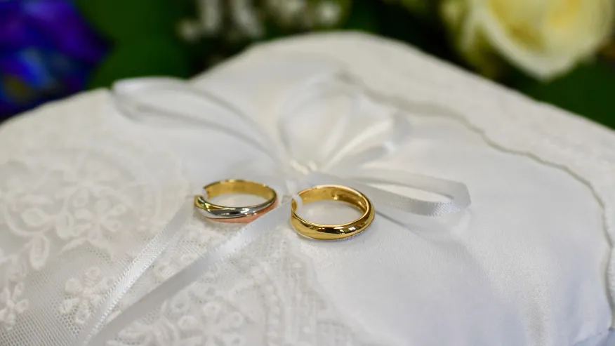Wedding rings. Photo by Miguel Medina / AFP via Getty Images