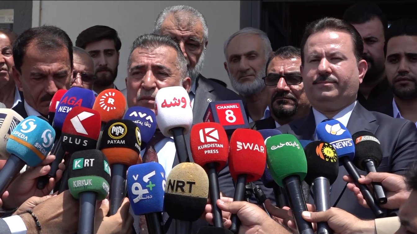 Officials from the Patriotic Union of Kurdistan and Kurdistan Democratic Party speak during a press conference after a meeting in Kirkuk. Photo: Channel8 




