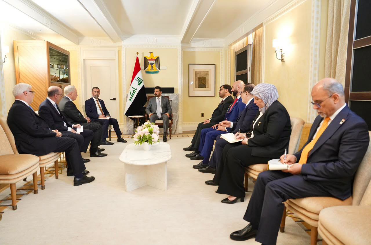Prime Minister Ali Faleh al-Zaidi received the Chairman of the U.S. company HKN Energy, Mr. Ross Perot, and his accompanying delegation in New York on 22 September 2026. Photo: Iraqi Prime Minister’s Media Office


