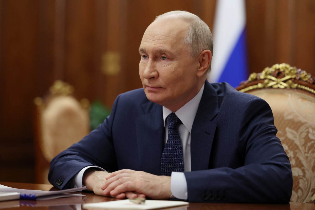 In this pool photograph distributed by the Russian state agency Sputnik, Russia's President Vladimir Putin attends a meeting with the country's election chief in Moscow on September 28, 2026. (Photo by Vyacheslav PROKOFYEV / POOL / AFP)