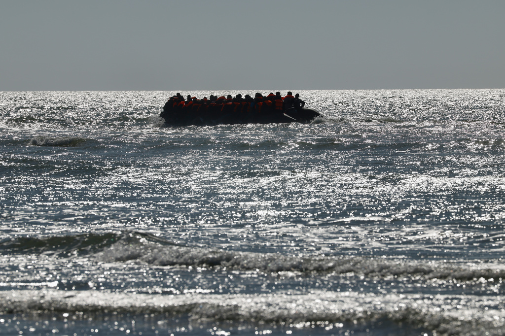 A group of migrants try to cross the channel from France to Britain on a dinghy boat, in Hardelot, northern France, Wednesday, Sept. 23, 2026. (AP Photo/Jean-Francois Badias)
