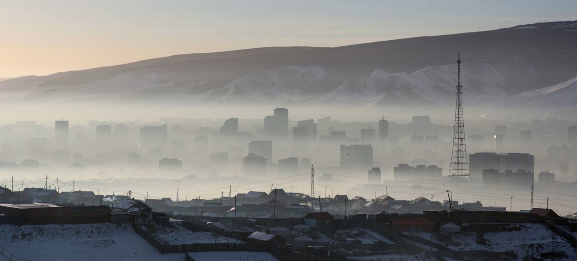 Air pollution in Ulaanbaatar city, Mongolia.
Photo: UNICEF/Tamir Bayarsaikhan. 
