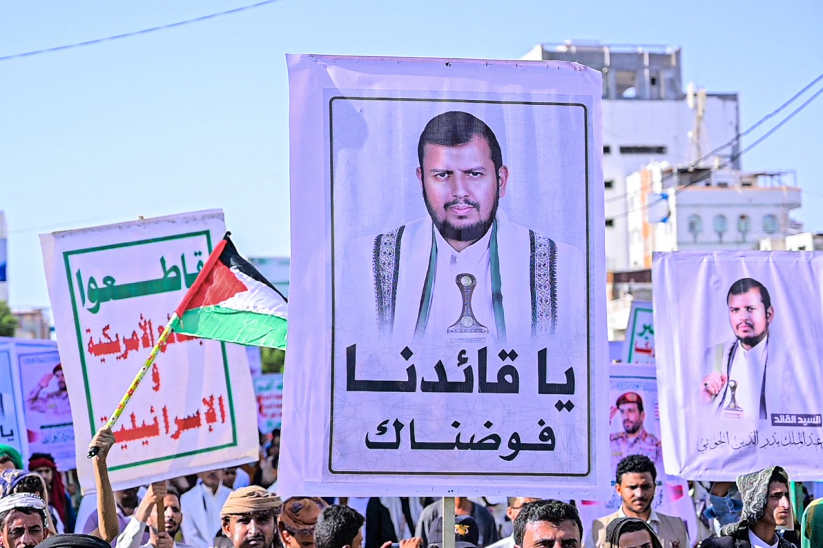 Supporters of the Houthi authorities hold a placard depicting the group's leader Abdul Malik al-Houthi, as they protest against the Saudi intervention in Yemen, in Hodeida on October 9, 2026. (Photo by Zayed Al-Waqidi / AFP) /
