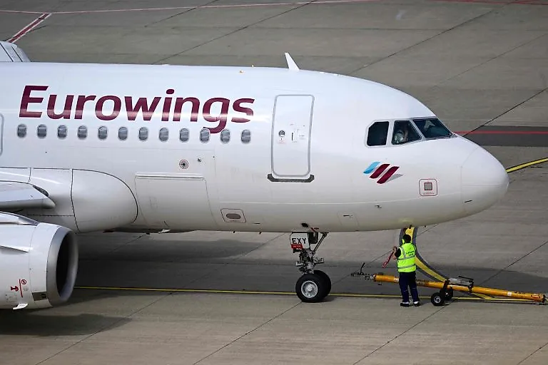 A passenger aircraft prepares for departure. German carrier Eurowings announced it will launch four weekly direct flights connecting Berlin and Düsseldorf to Baghdad starting December 10. Photo: AFP