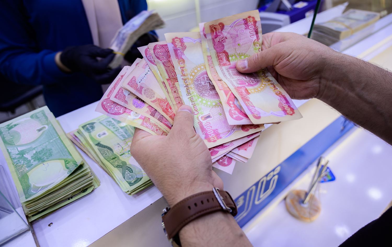 لە عێراق دەست بە دابەشکردنی مووچەی مانگی ئەیلول کرا