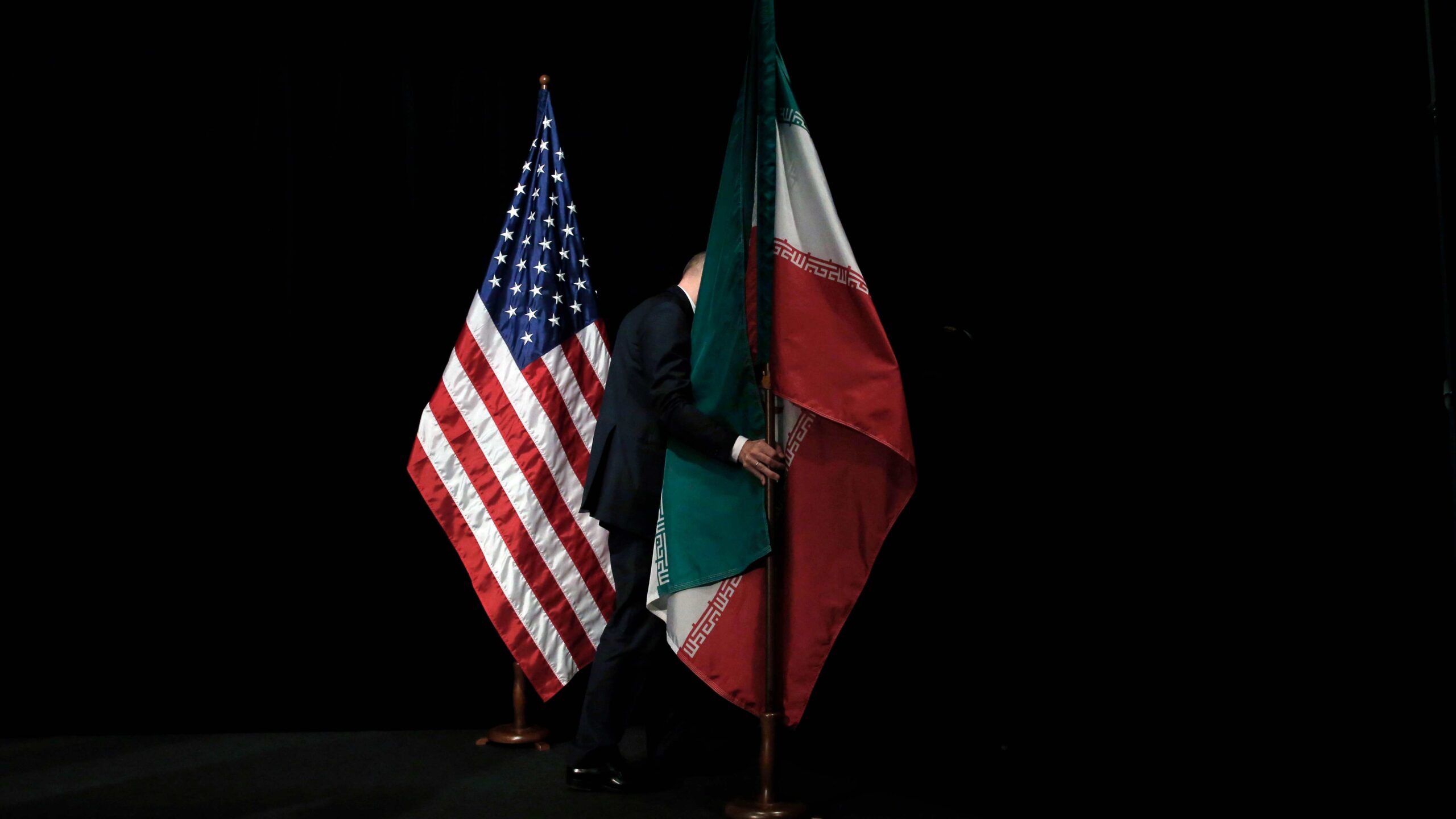 ئاڵای ئەمریکا و ئێران. فۆتۆ: AP
