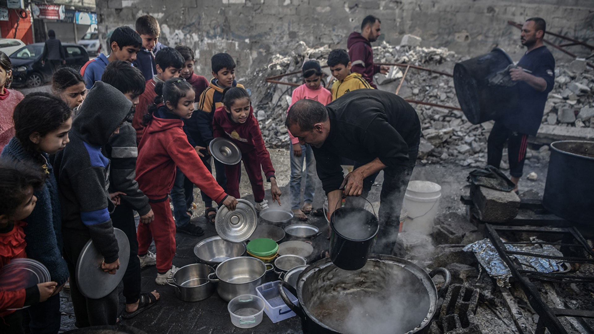 UNICEF: زیاتر لە 80%ی منداڵانی غەززە لە ژێر برسێتیەکی زۆردا ژیان بەڕێدەکەن.
فۆتۆ: ئەنادۆڵ