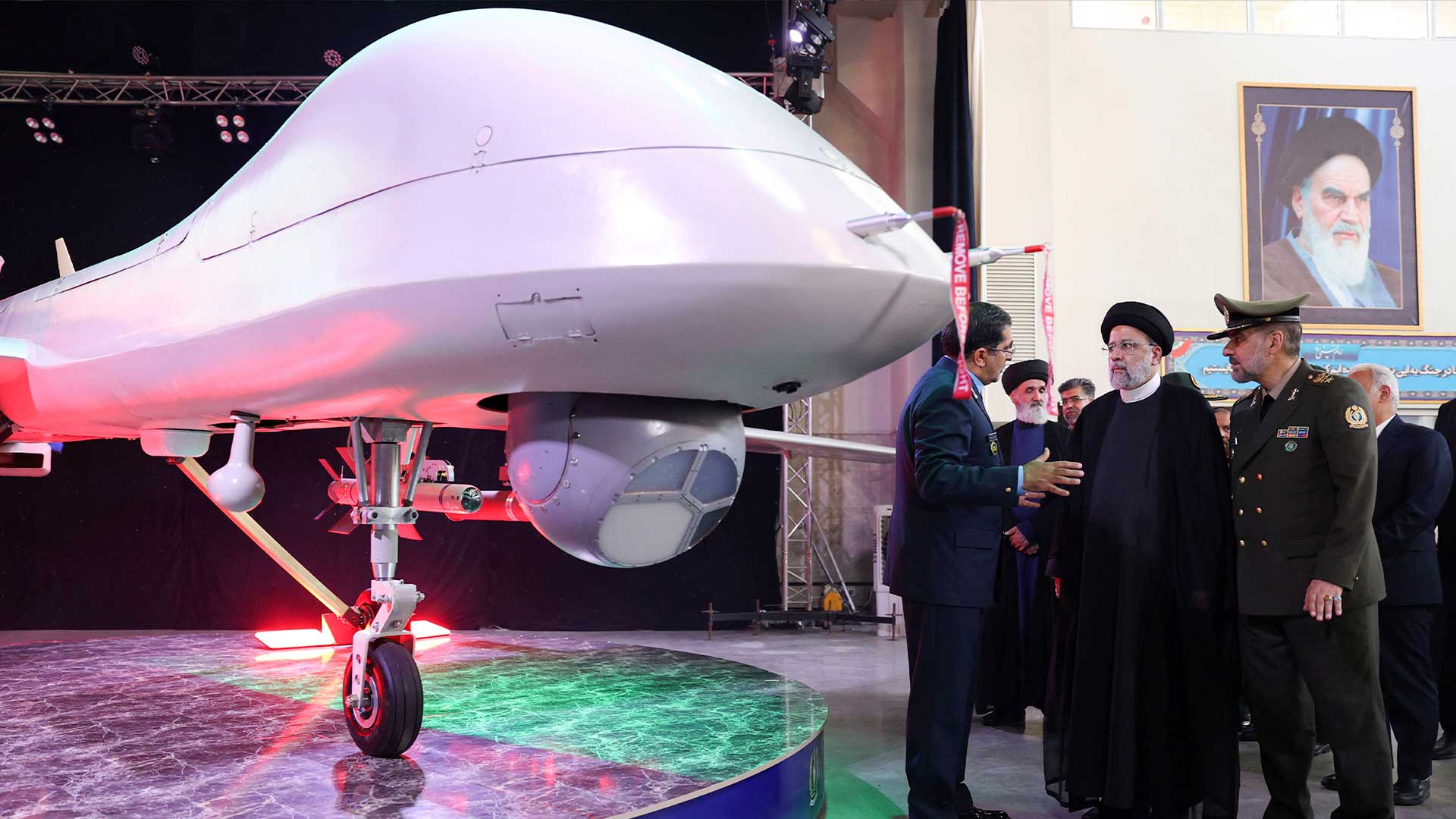 لادانی پەردە لەسەر درۆنێكی ئێرانی لەساڵی 2023، كە تێیدا ئیبراهیم رەئیسی سەرۆكی ئەو وڵاتە ئامادەیە. فۆتۆ: AP