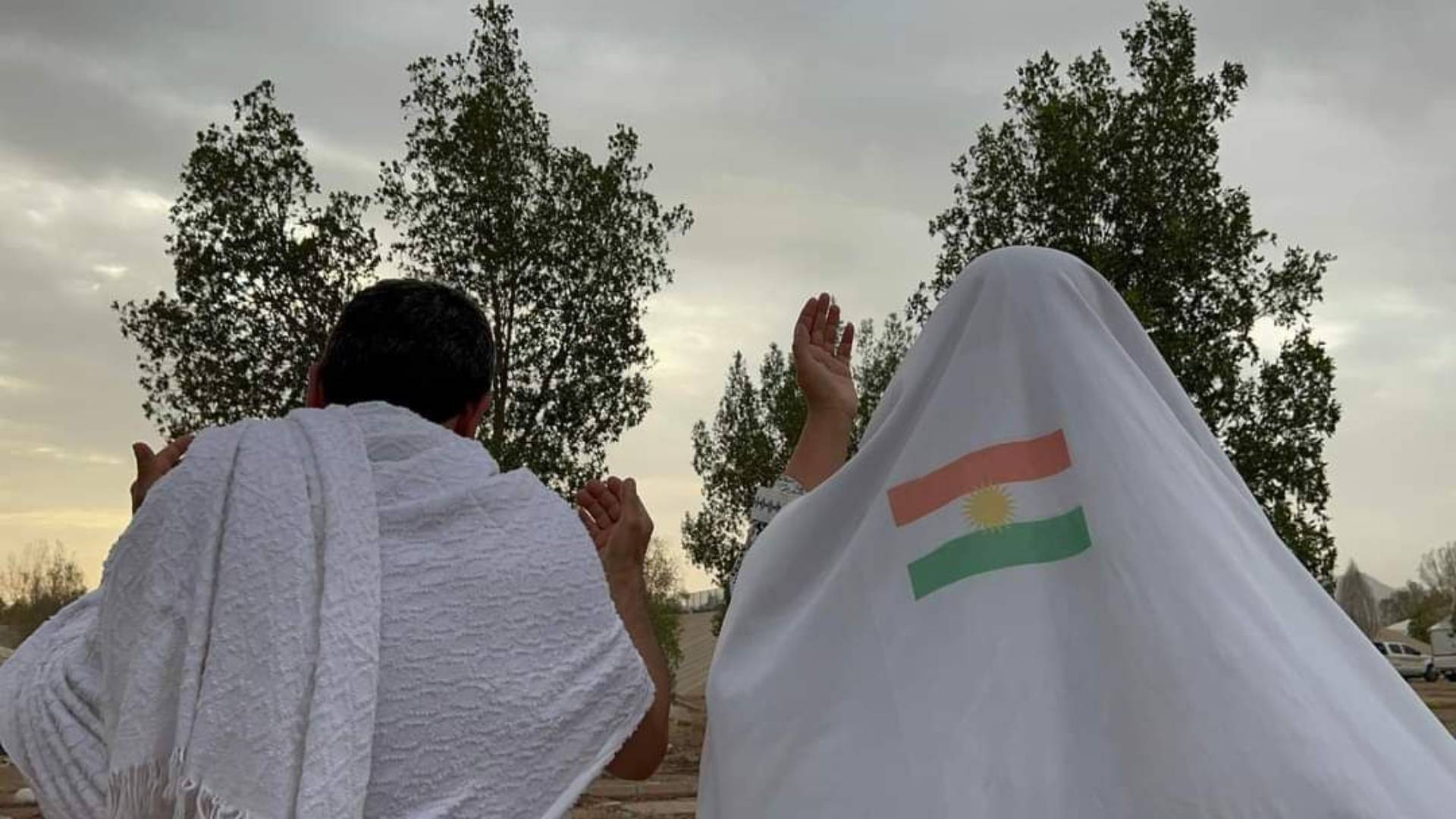 دوو هاونیشتمانى لەکاتى بەجێهێنانى  عومرە.
فۆتۆ: بەڕێوەبەرایەتى حەج و عومرەى هەرێمى کوردستان
