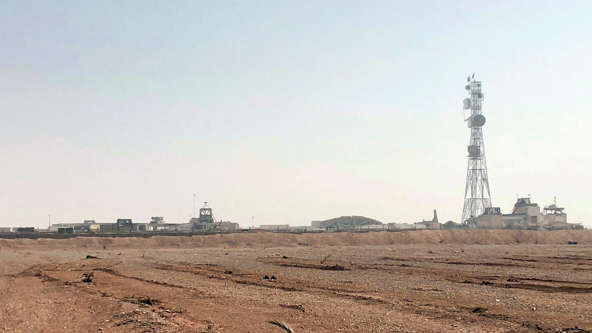 بنکەى تەنەف لەسەر سنوورەکانى سووریا و ئوردن. فۆتۆ: AP