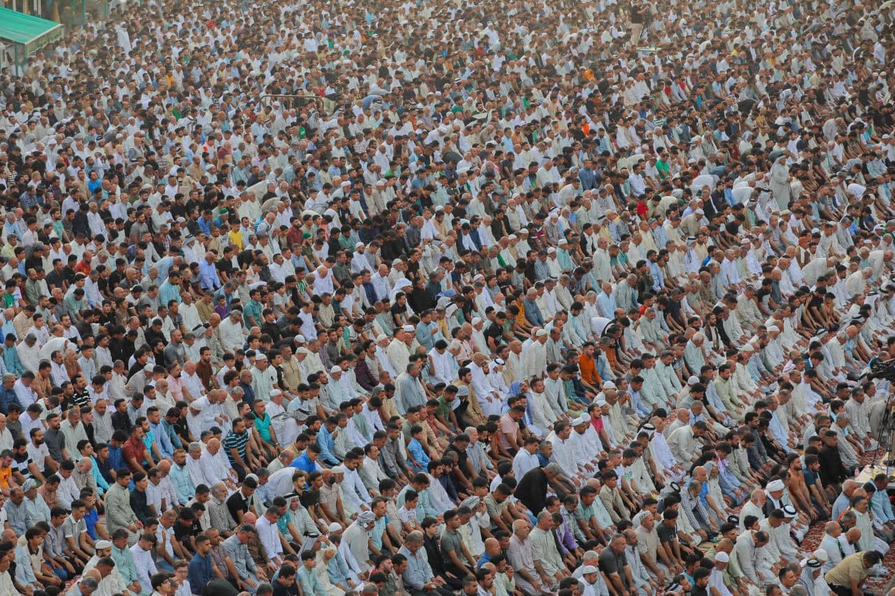 ئەنجامدانی نوێژی جەژن لە کەربەلا