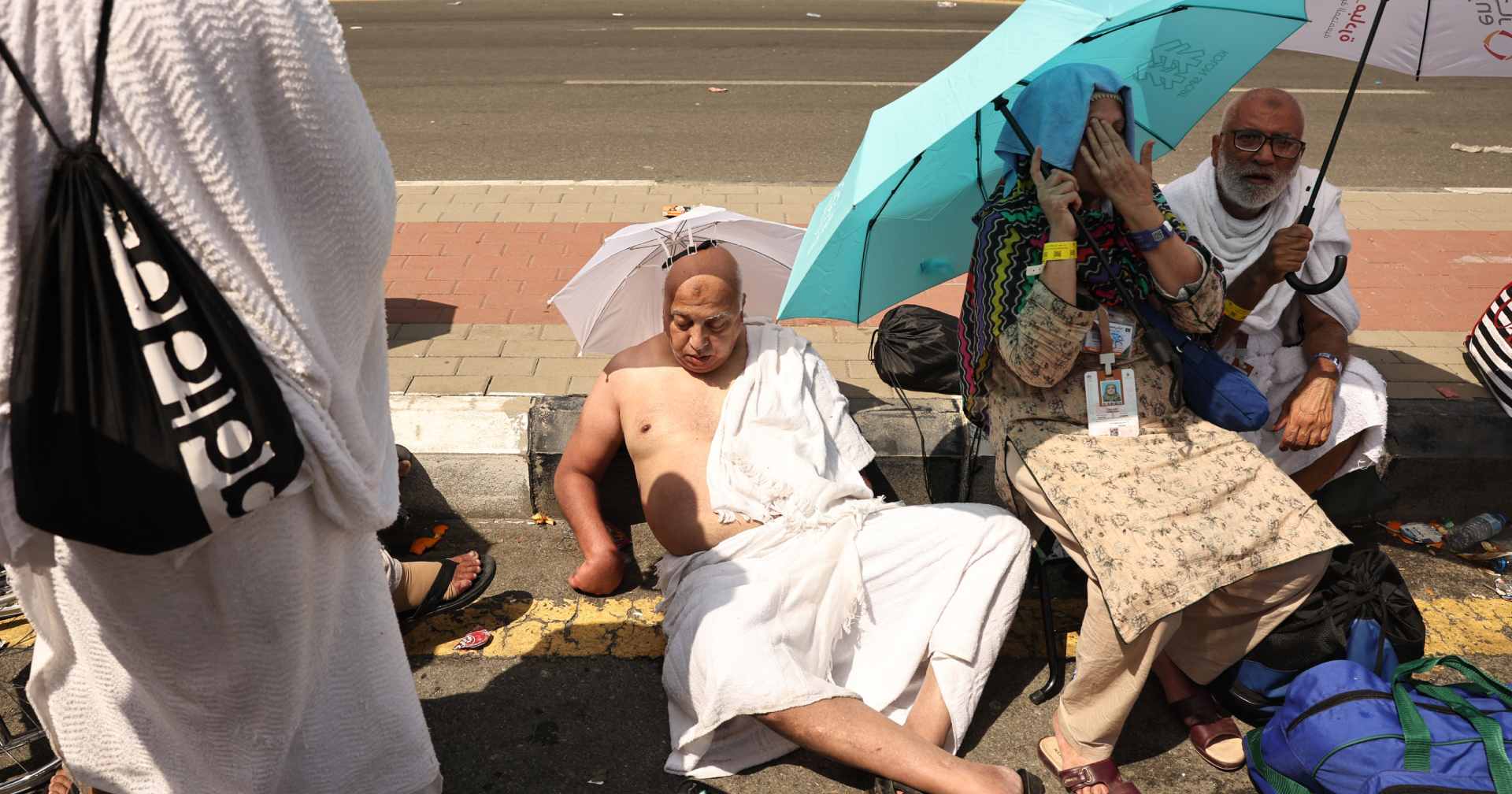ماندووبوونى حاجيان بەهۆى گەرماوە. فۆتۆ: AFP
