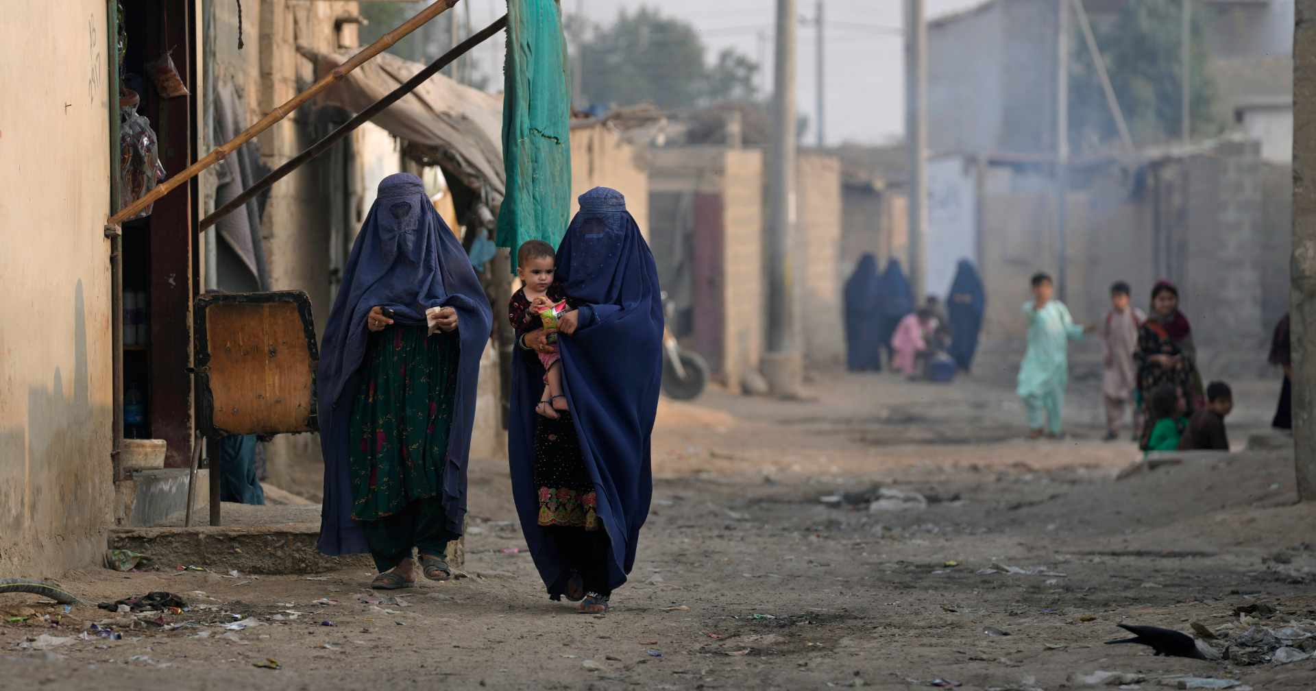 ناوچەیەکى شارى کەراچى پاکستان، کە پەنابەرانى ئەفغانى تێدا دەژی. فۆتۆ: AP