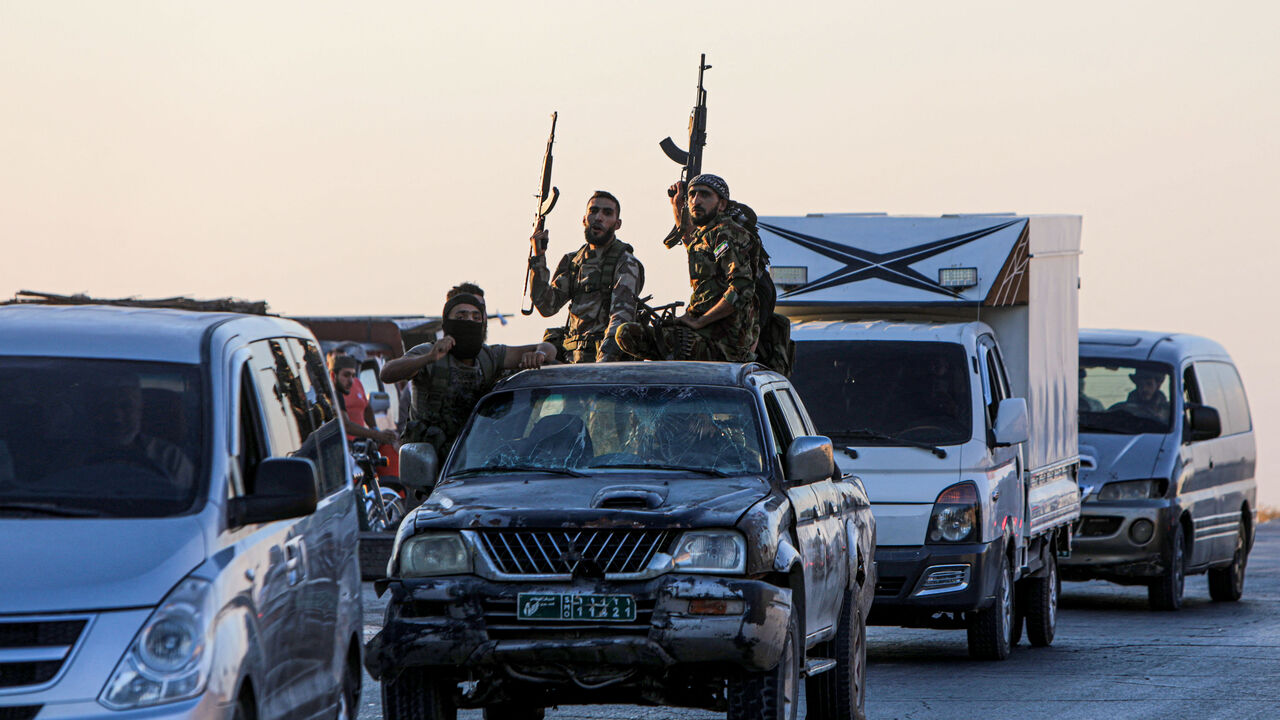 کاروانێکی گروپە چەکدارەکانی نزیک لە تورکیا لە سووریا فۆتۆ: Getty Images