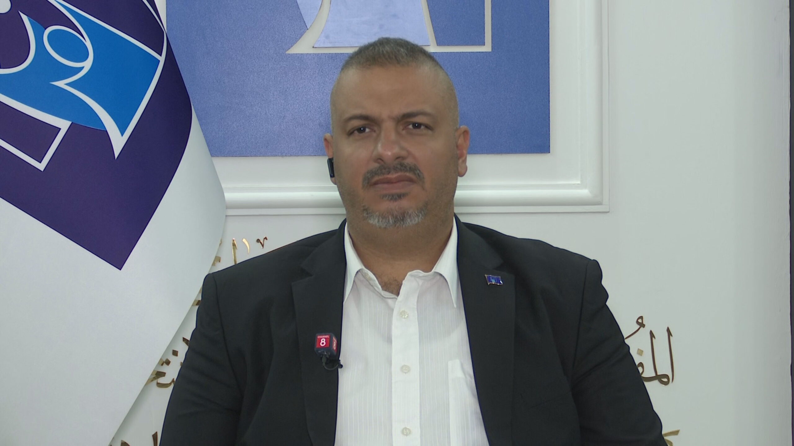 حەسەن قەبەس، ئەندامی تیمی راگەیاندنی کۆمیسیۆن لەمیانی بەشداریی لە بوڵتەنی کەناڵ8