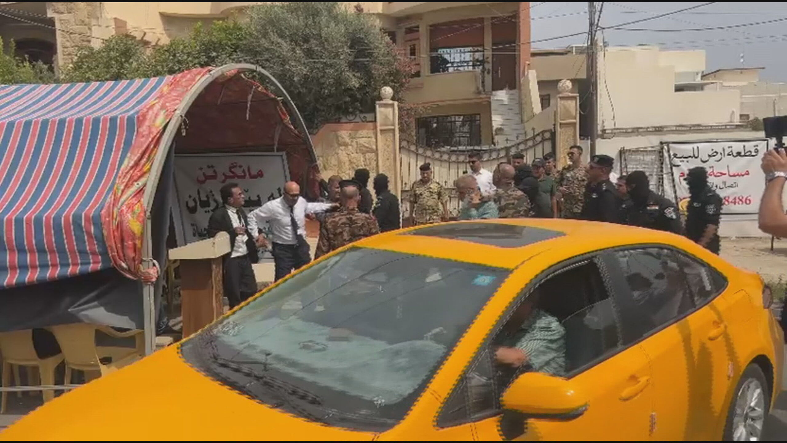 ساتی رۆیشتنی هێزێکی ئەمنی لە کەرکوک بۆ کۆکردنەوەی خێمەی مامۆستایان و فەرمانبەرانی ناڕازی