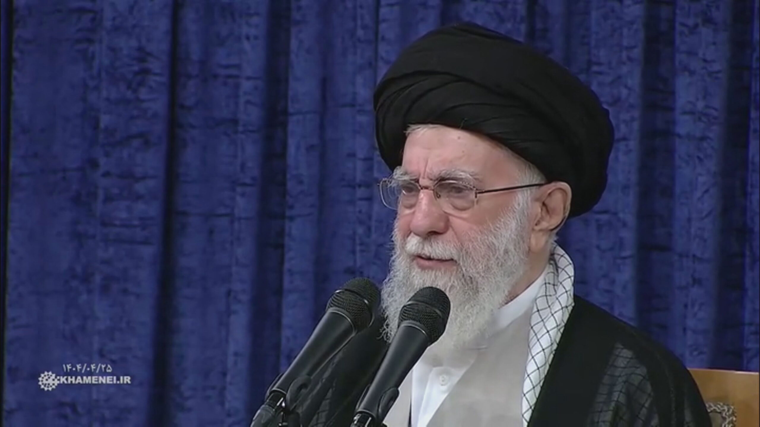 عەلی خامنەیی رێبەری باڵای ئێران