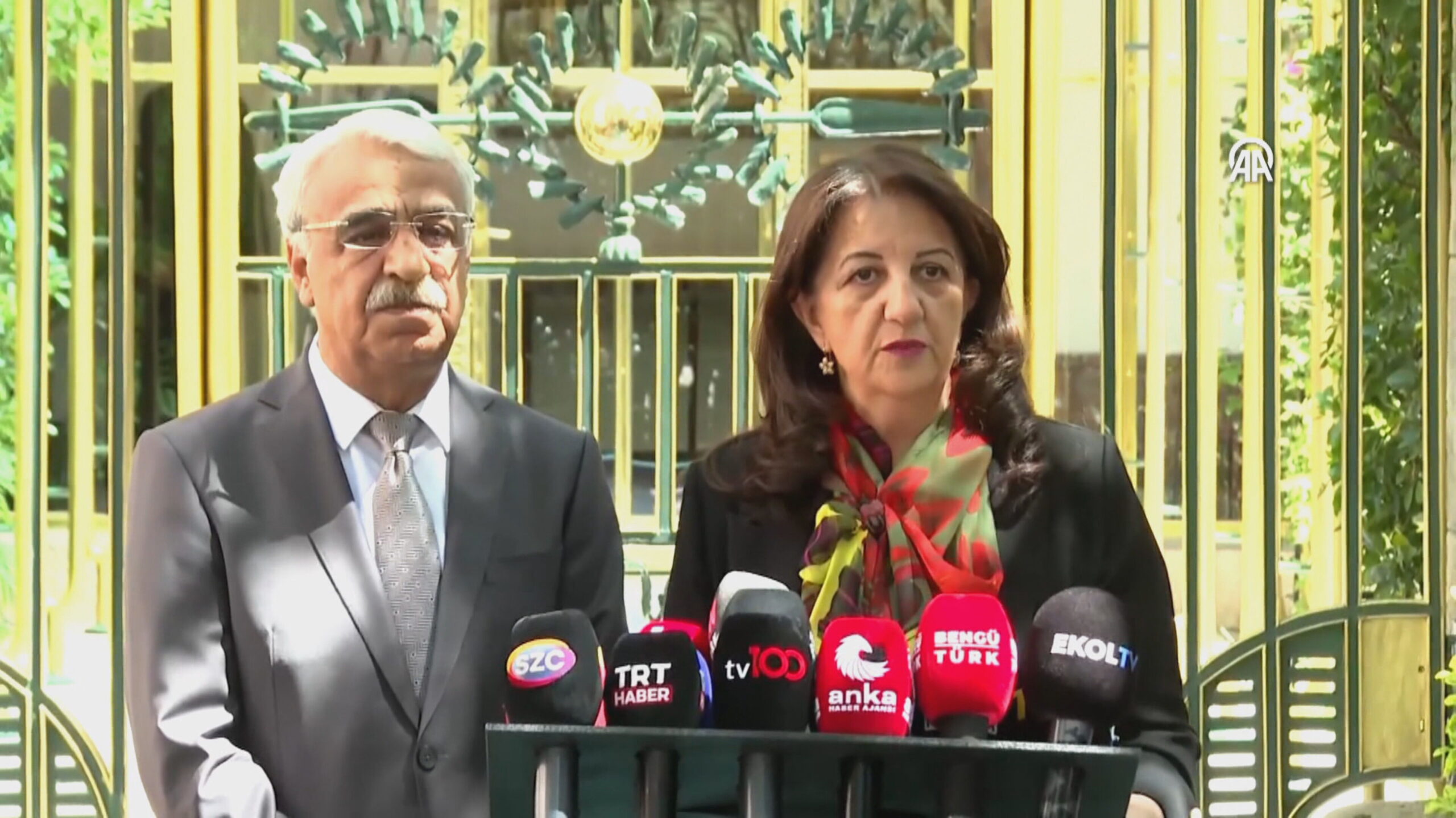 پەروین بوڵدان و میتحات سانجار، ئەندامانی شاندی ئیمراڵی