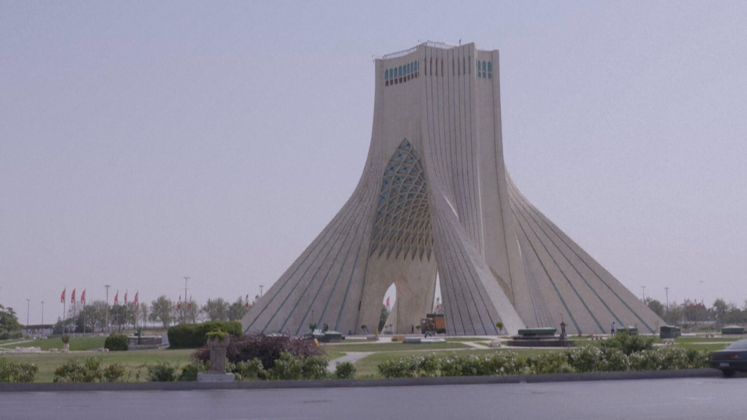 وێنەیەکی گۆڕەپانی ئازادی لە شاری تارانی پایتەختی ئێران