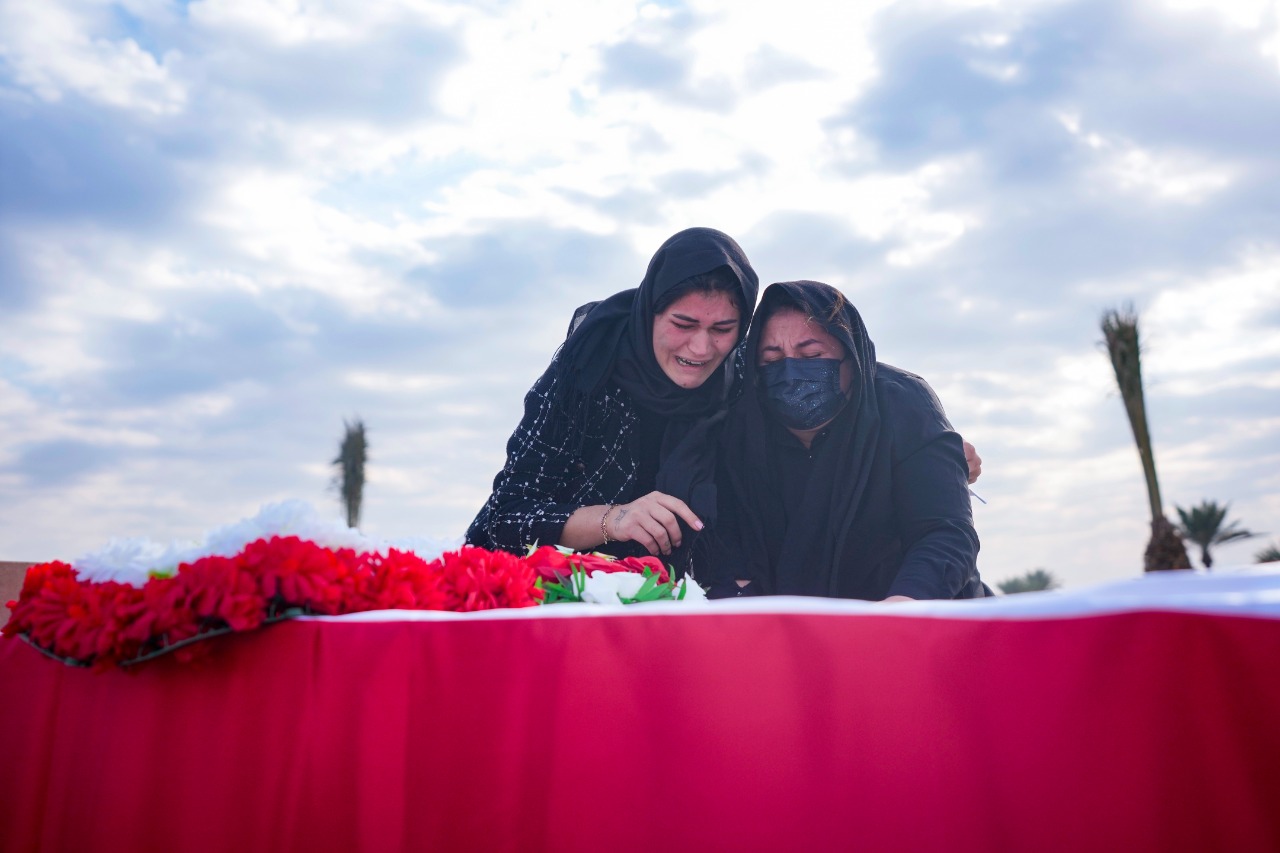 رێوڕەسمێکی بەخاکسپاردنی قوربانیانی جینۆسایدی ئێزییەکان لە شنگال. فۆتۆ: AP