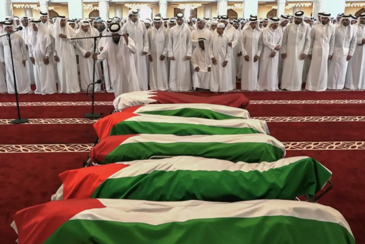 رێورەسمی بەخاکسپاردنی تەرمی کوژراوەکانی هێرشەکەی ئیسرائیل لە دەوحە فۆتۆ: AFP