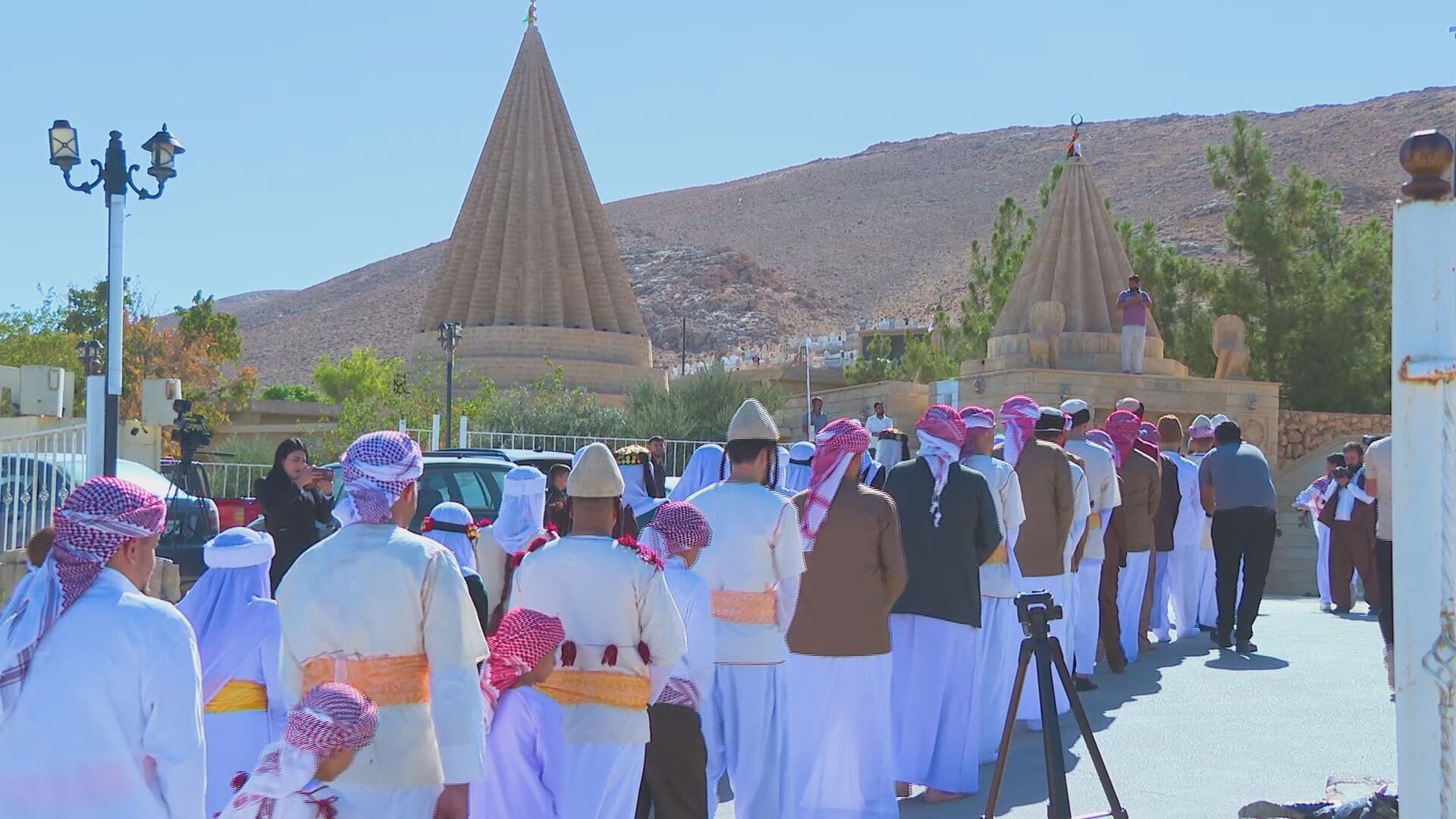 خەڵکی شنگال لەکاتی جێبەجێکردنی یەکێک لە ڕێوەڕەسمە ئایینییەکانیاندا