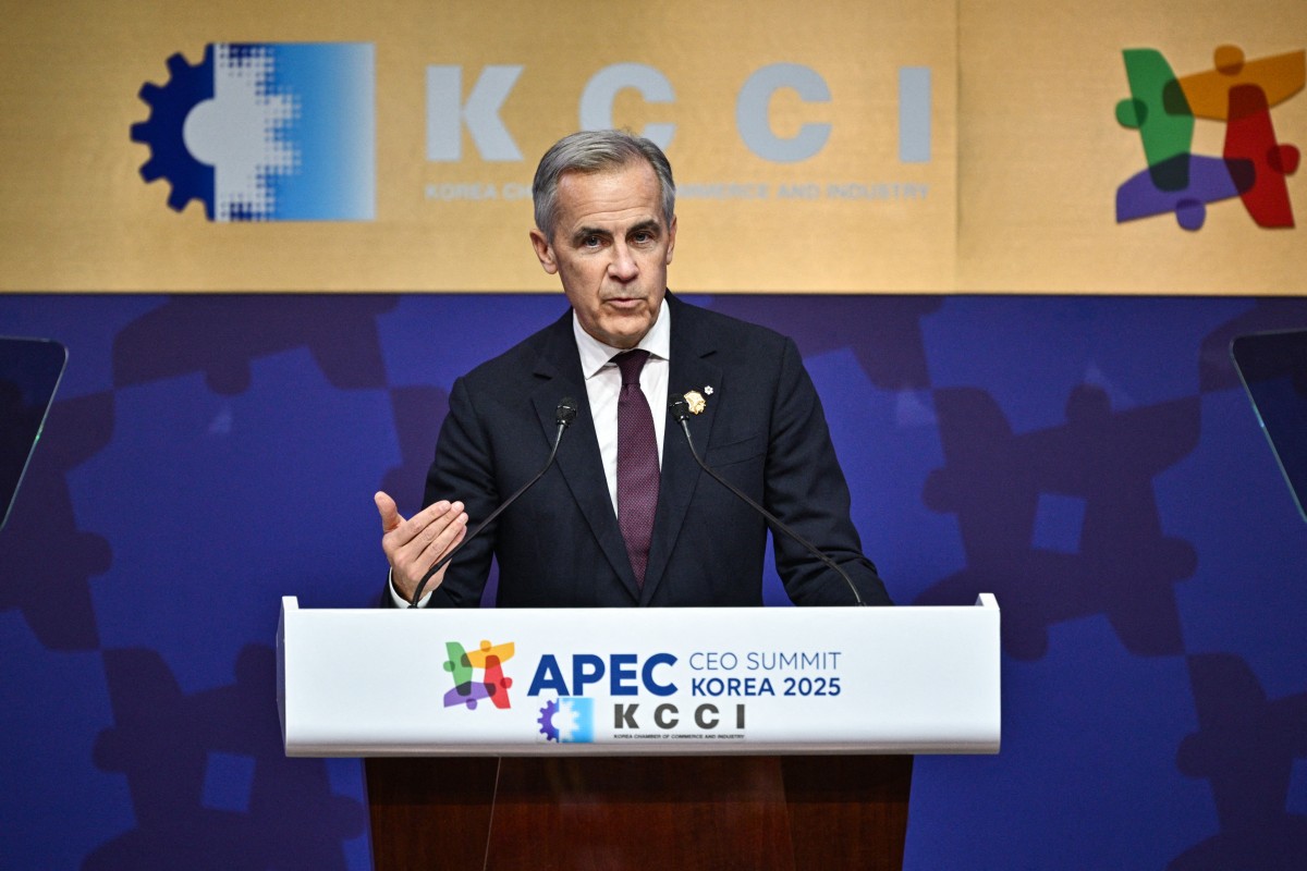 مارک کارنی، سەرۆکوەزیرانی کەنەدا لەمیانی پێشکەشکردنی وتارەکەی لە لوتکەی ئەپێک لە کۆریای باشوور. فۆتۆ: AFP