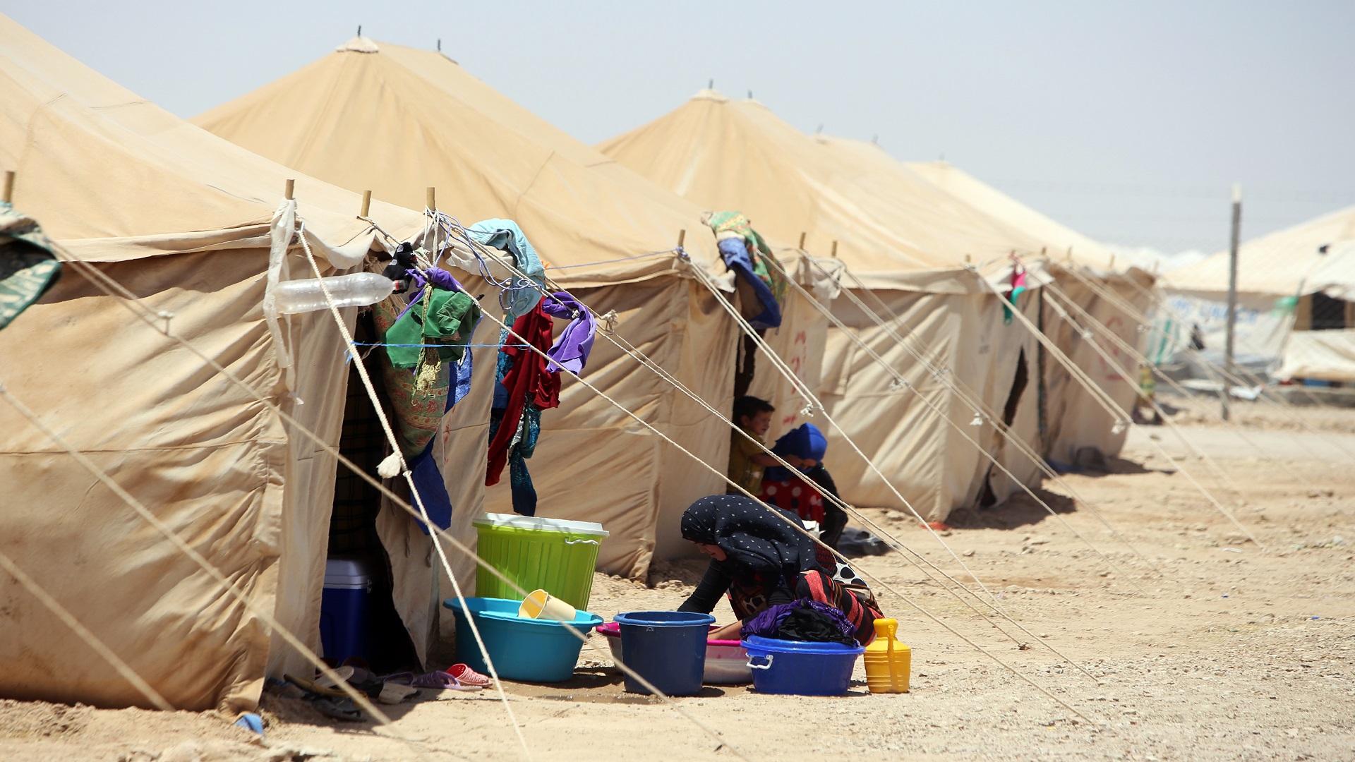 کەمپێکی ئاوارەکانی عێراق لە کاتی شەڕی داعش دا