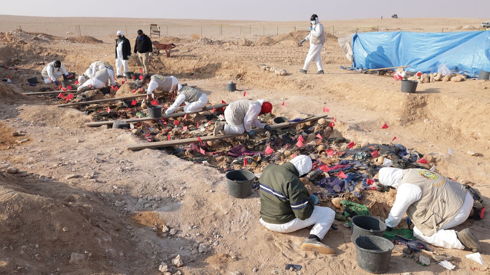 ساتی هەڵدانەوەی گۆڕێکی بە کۆمەڵی کوردانی ئەنفالکراو لە ناوچەکانی خوارووی عێراق