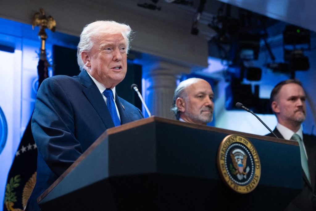 دۆناڵد ترەمپ، سەرۆکی ئەمریکا لە کاتی پێشکەشکردنی کۆنفرانسی ڕۆژنامەوانی لە کۆشکی سپی، فۆتۆ: AFP
