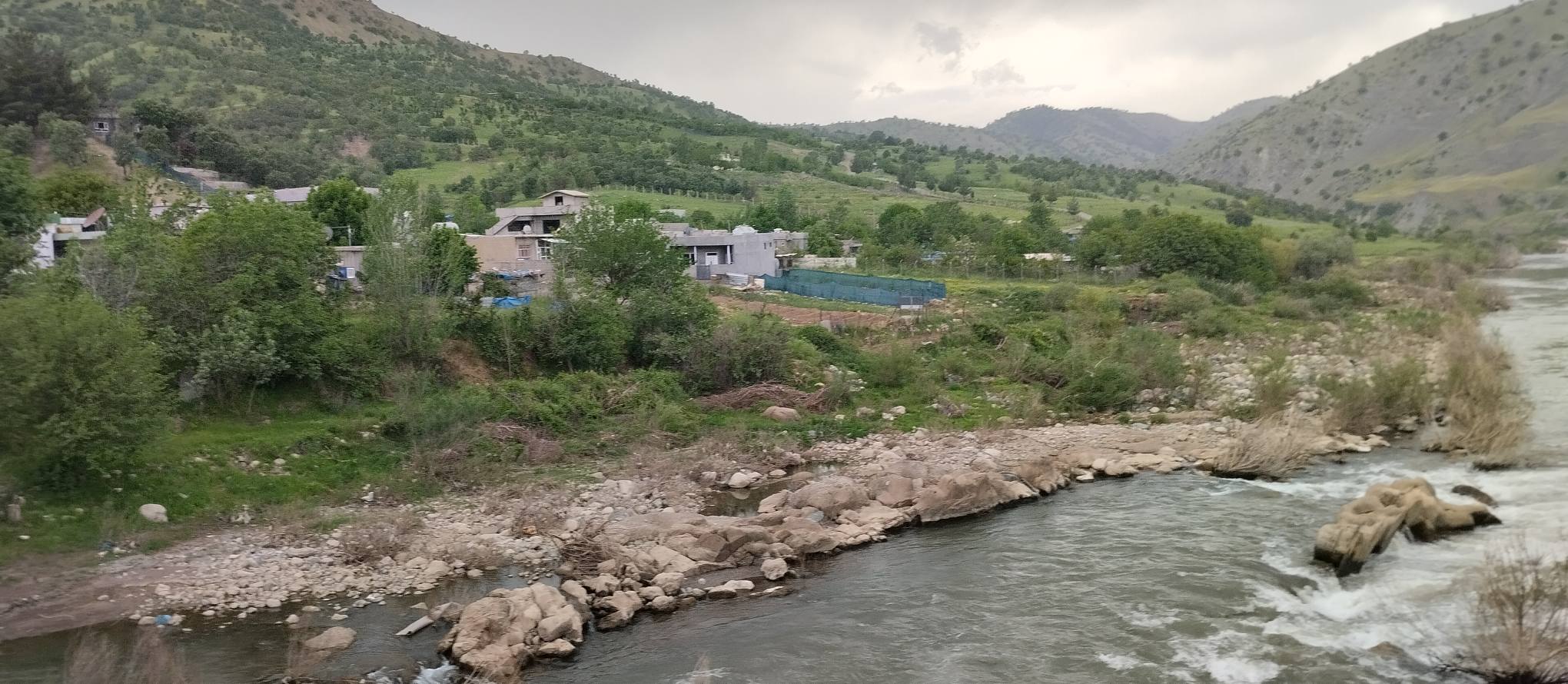 دیمەنێک لە سروشتی گوندی شێخەڵمارێن لە ناوچەی شارباژێڕ