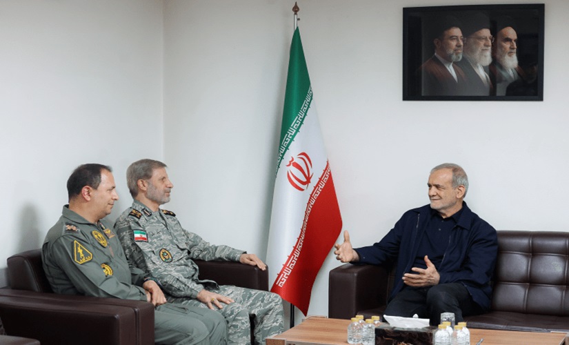 مەسعود پزیشکیان سەرۆککۆمار و ئەمیر حاتەمی فەرماندەى گشتیى سوپا