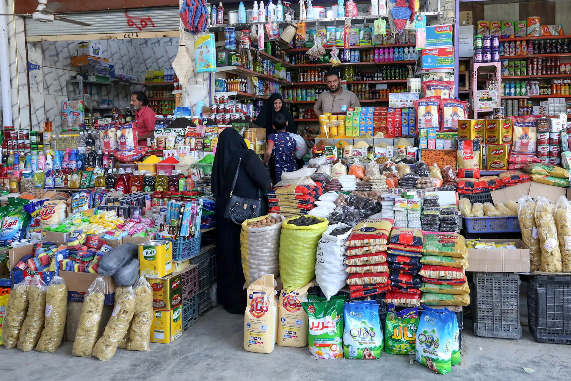 دوکانێکی فڕۆشتنی پاقلەمەنی و دانەوێڵە لە عێراق، کە زۆربەی بەرهەمەکانی هاوردەی تورکیایە