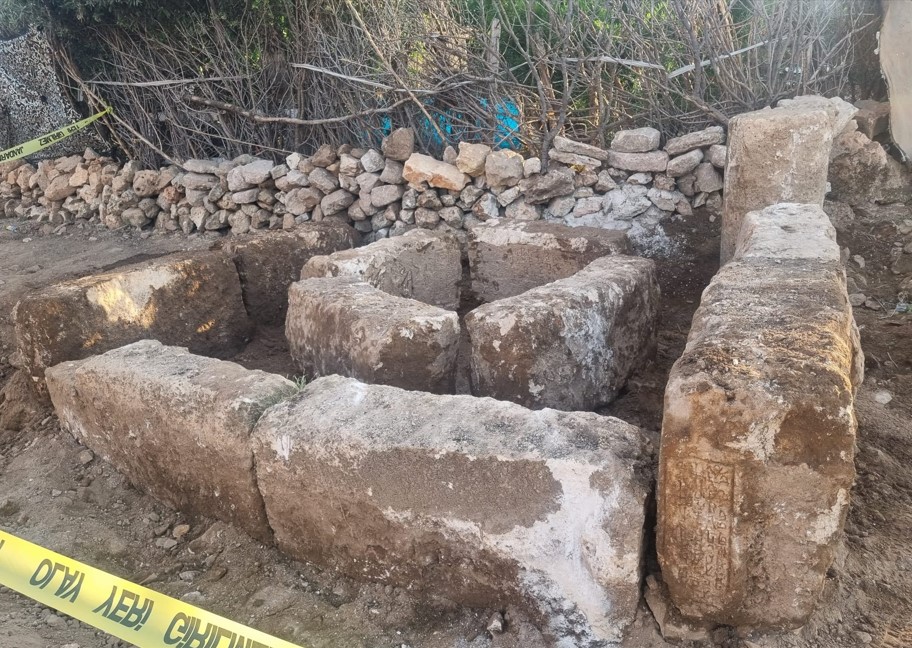 ژمارەیەک لەو تاتە بەردانەی دۆزراونەتەوە لە باکووری کوردستان
