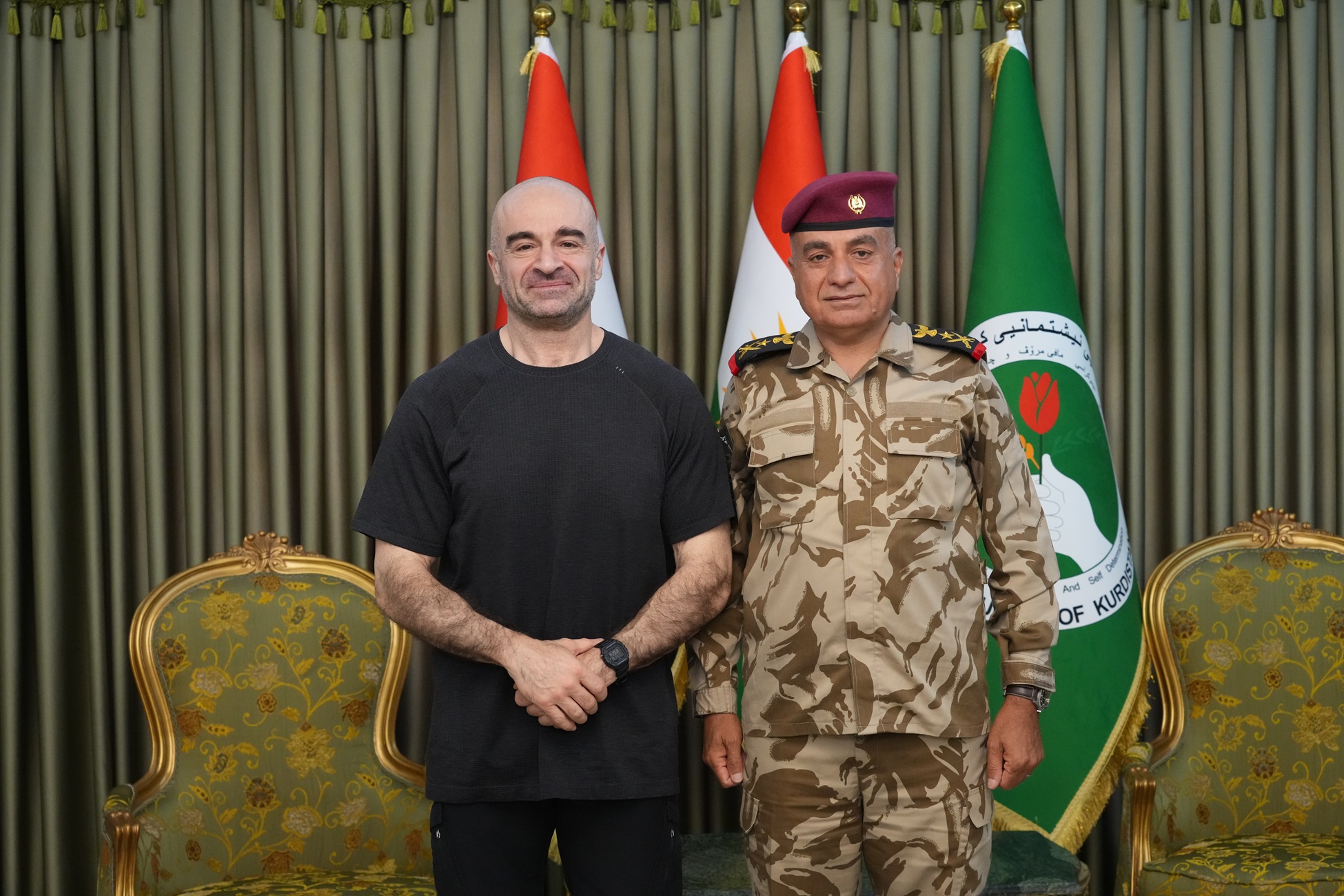 کۆبوونەوەی بافڵ جەلال تاڵەبانی، سەرۆکی یەکێتیی نیشتمانیی کوردستان، لە دەباشان لەگەڵ فەریق روکن عومەر ساڵح، فەرماندەی هێزەکانی 70 