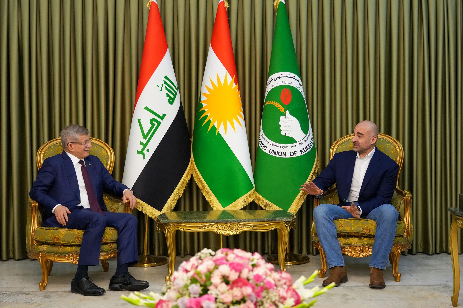 کۆبوونەوەی بافڵ جەلال تاڵەبانی، سەرۆکی یەکێتیی نیشتمانیی کوردستان، لەگەڵ ئەحمەد داود ئۆغلۆ، سەرۆکوەزیرنی پێشووتری تورکیا