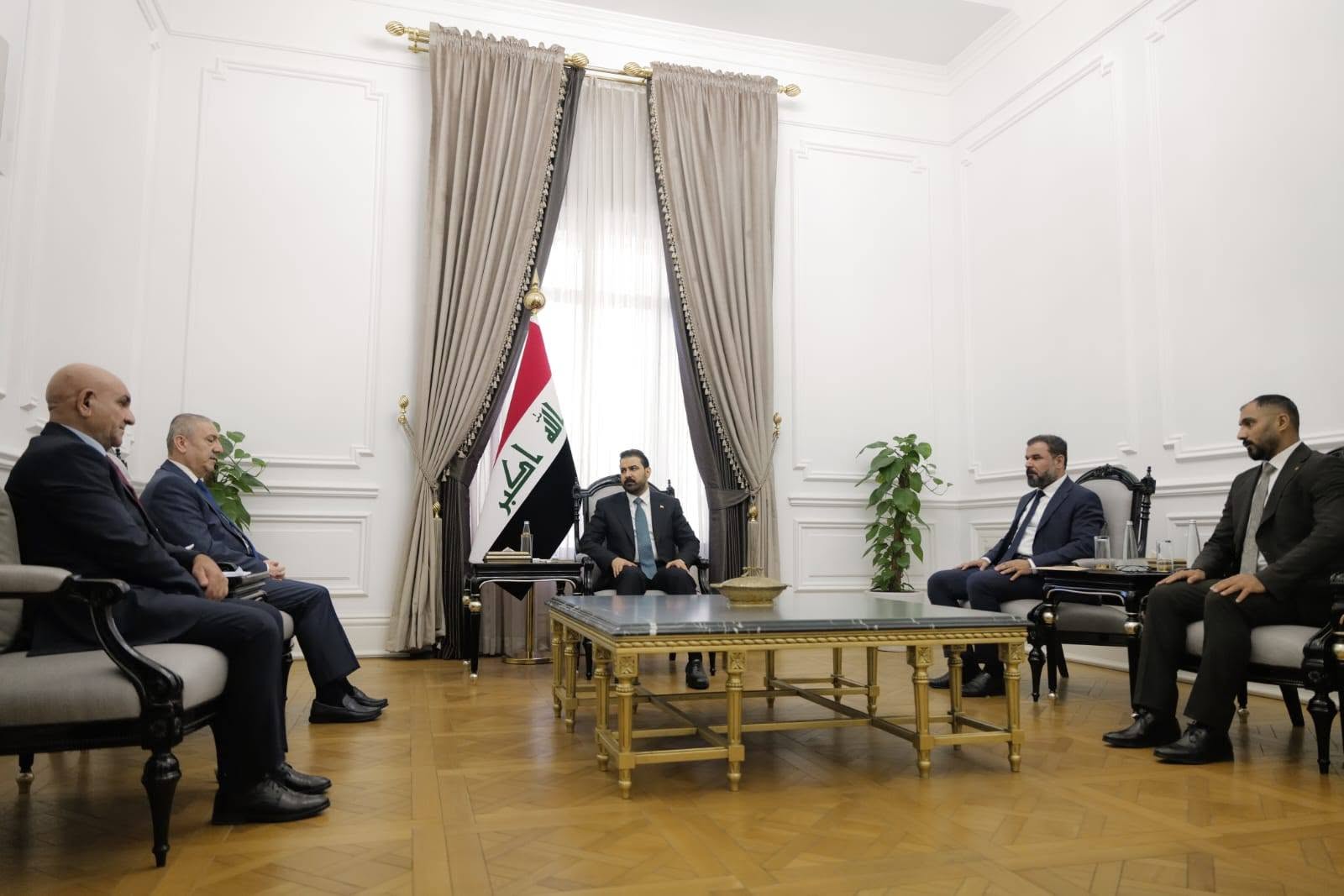 کۆبوونەوەی عەبدوڵای حاجی مەحموود، وەزیرى کاروباری شەهیدان و ئەنفالکراوانی هەرێمی کوردستان، لەگەڵ عەلی زەیدی، سەرۆکوەزیرانی عێراق