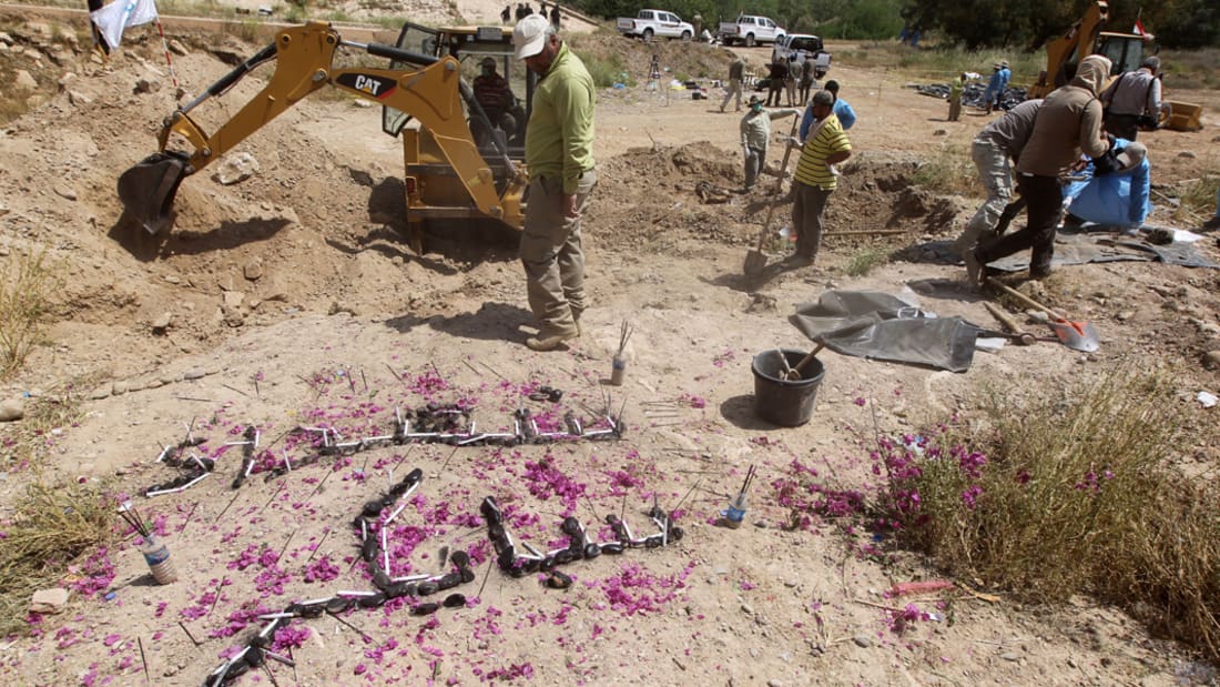 کۆمەڵکوژى سپایکەر تیمەکان لەمیانى گەڕان بۆ گۆڕى قوربانییانى ڕووداوەکە