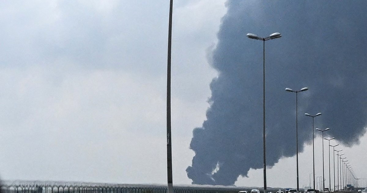 بەرزبوونەوەی دووکەڵی هێرشێکی درۆنی بۆ سەر کوەیت. فۆتۆ: AFP