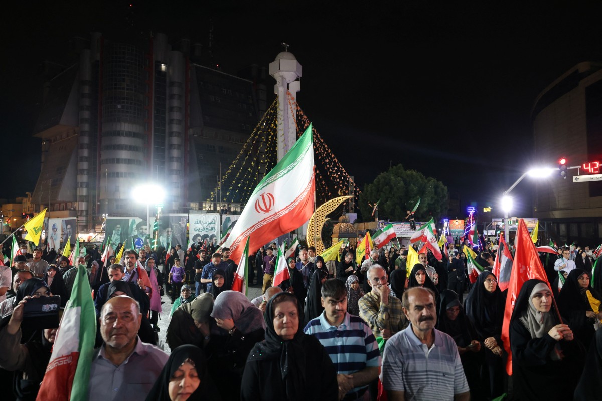 خۆپیشاندانی بەشێک لە خەڵکی تاران لە دژی ڕێککەوتنی نێوان ئێران و ئەمریکا. فۆتۆ: AFP