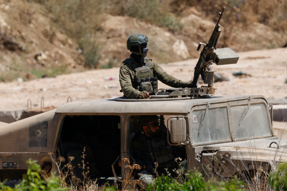 ئۆتۆمبێلی سەربازیی سوپای ئیسرائیل لە باشووری لوبنان. فۆتۆ: AFP