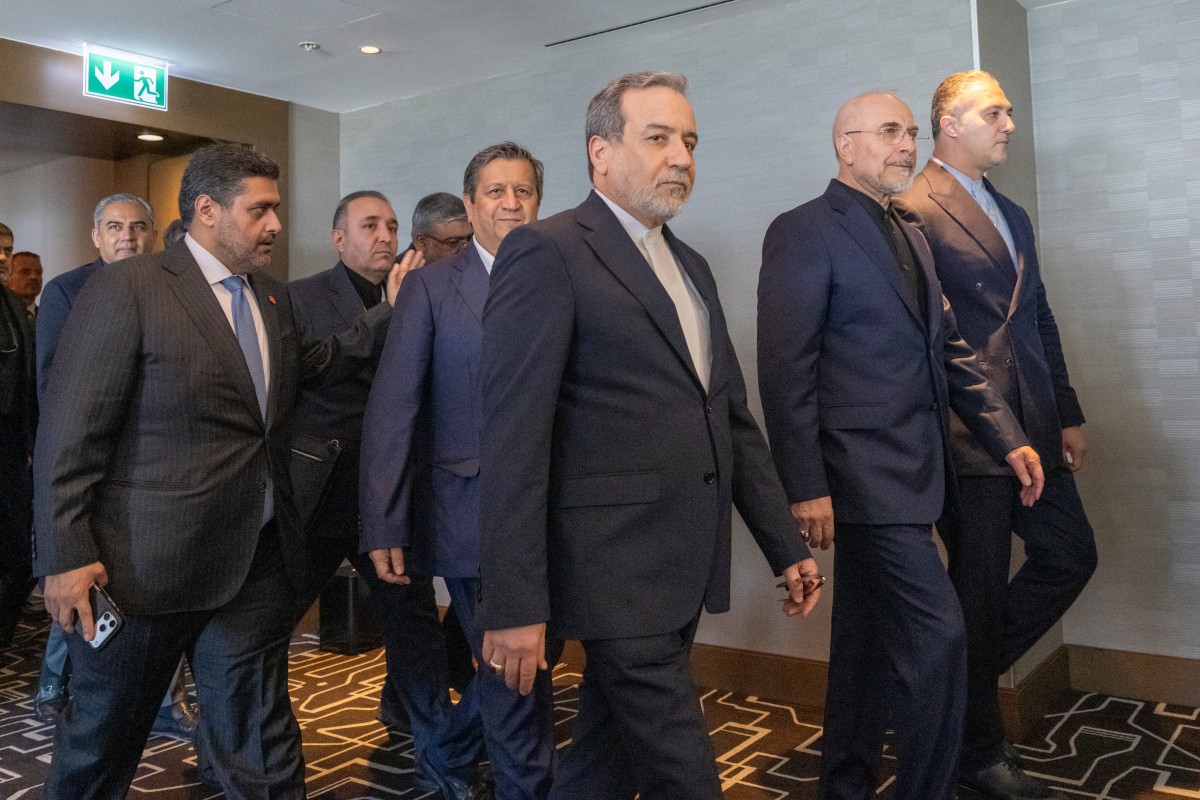 گەیشتنی شاندی باڵای ئیران بە هۆڵی کۆبوونەوەی دانوستانەکان لە سویسرا. فۆتۆ: AFP