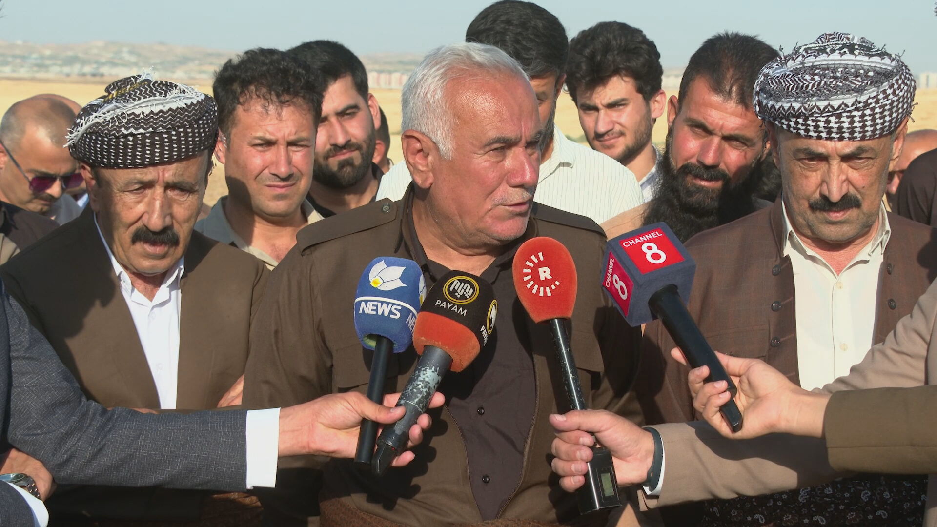 دانیشتووانی گوندی شاوێس دەڵێن، لە پرۆسەی ئیفرازکردنی زەوییەکاندا ڕووبەری 900 دۆنم زەوییان لێ براوە
