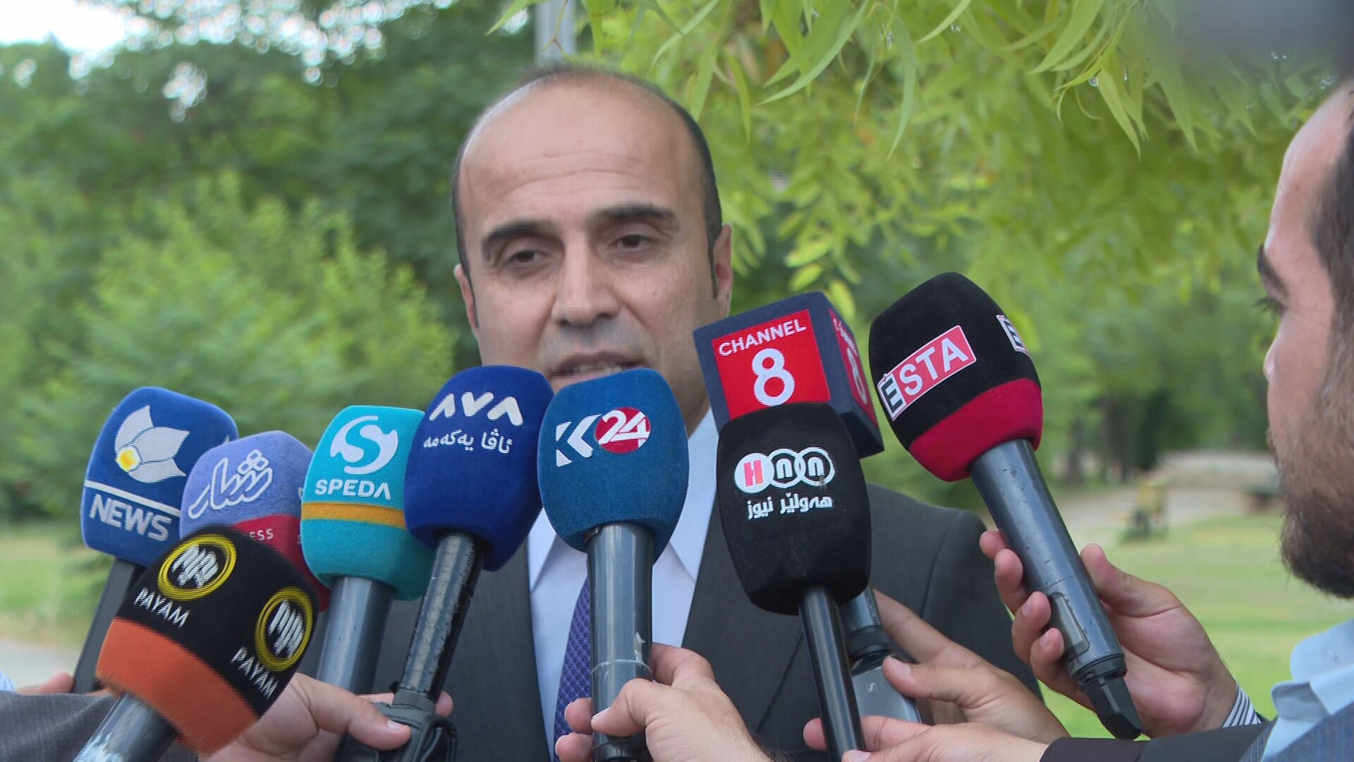 عەلى ڕەئوف، یەکێک لە نوێنەرانى مامۆستایانى گرێبەست 