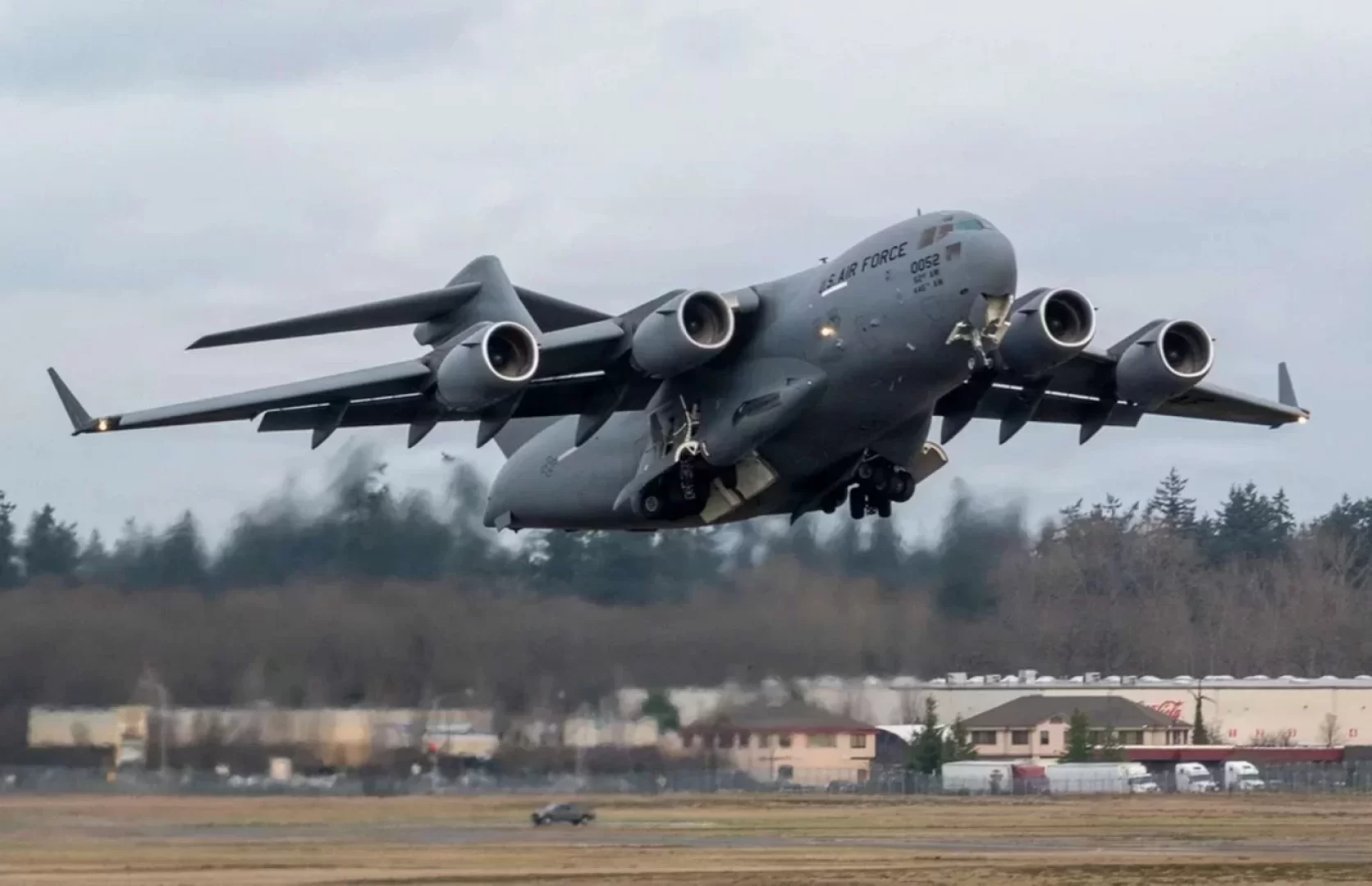 فڕۆکەی گواستنەوەی جۆری (C-17)ی سەر بە هێزی ئاسمانیی ئەمریکا