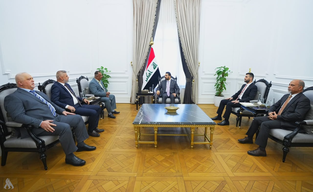 کۆبوونەوەی عەلی زەیدی، سەرۆکوەزیرانی عێراق لەگەڵ شاندی سەندیکای مۆلیدە ئەهلییەکان. فۆتۆ: واع