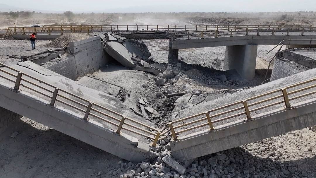 دیمەنێک لە پردەکانی ئێران لەنێوان بەندەرعەباس و شیراز کە لەلایەن ئەمریکاوە هێرشی کراوەتە سەر
