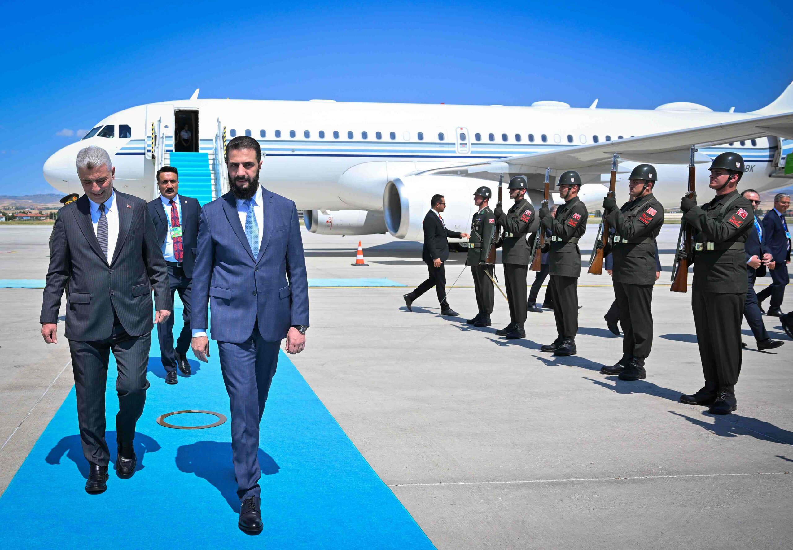 ئەحمەد شەرع، سەرۆکی حکومەتی ڕاگوزەری سووریا لە تورکیا