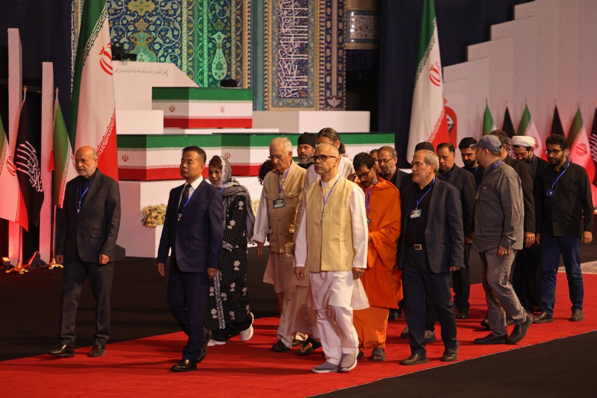 بەشداریکردنی نوێنەری وڵاتان لە ڕێوڕەسمی بەڕێکردنی ماڵئاوایی لە تەرمی ئایەتوڵا عەلی خامنەیی، رێبەری پێشووی کۆماری ئیسلامی ئێران. فۆتۆ: AFP